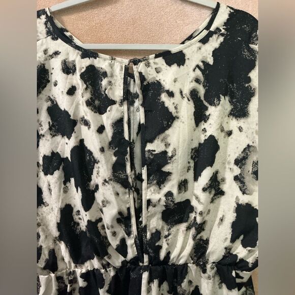 Stylish Black and Cream cow print open back short romper 2XL - Picture 7 of 11